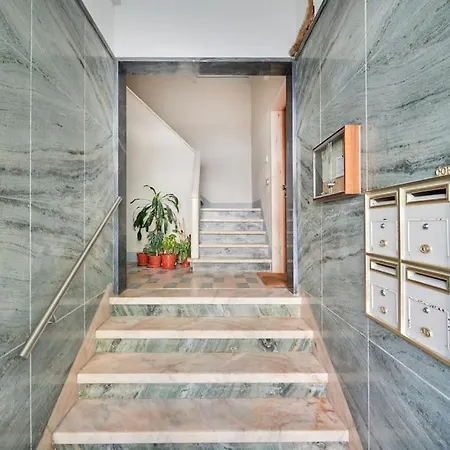 Sunny Brand New Cozy Amadora