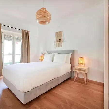 Sunny Brand New Cozy Amadora