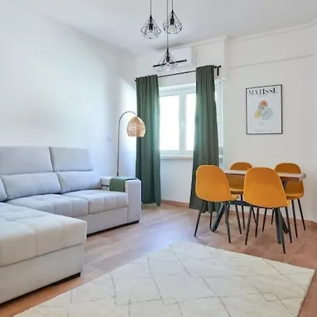 Sunny Brand New Cozy Apartmán