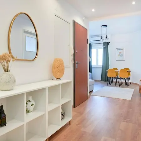 Sunny Brand New Cozy Apartmán